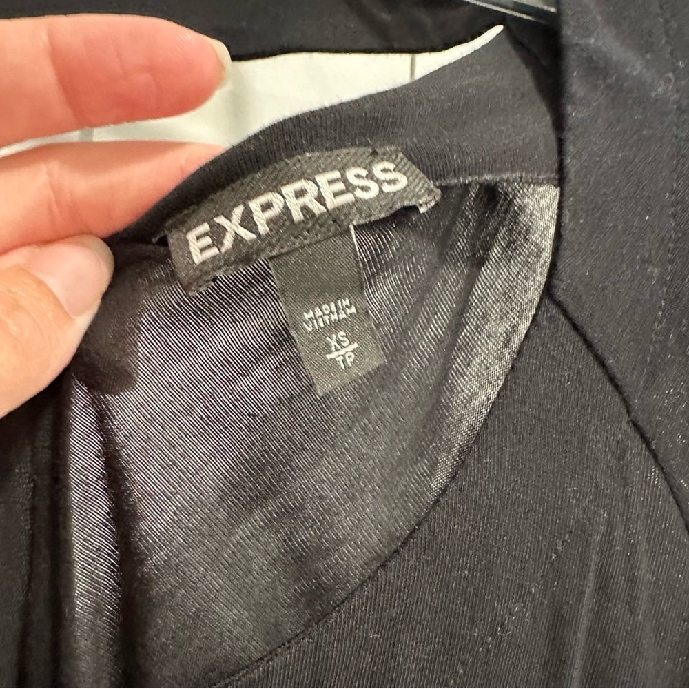 SALE❗️ Express Black Long Sleeve Top with Low Back - Picture 4 of 6